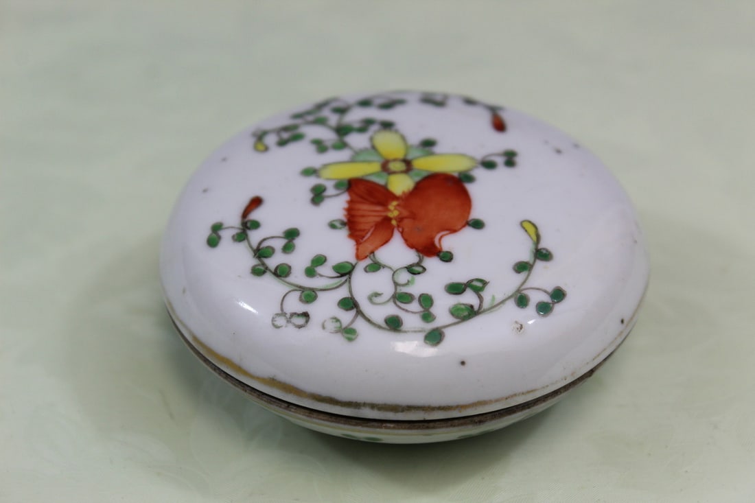 Chinese Famille Rose Porcelain Ink Box: Chinese Famille Rose Porcelain Ink Box. Diam 3".