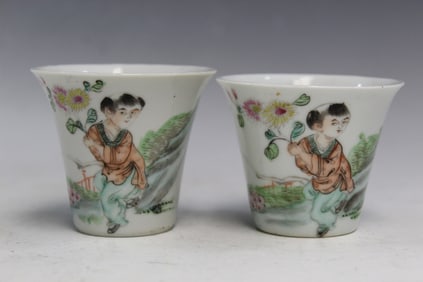 A Pair of Chinese Famille Rose Porcelain Tea Cups