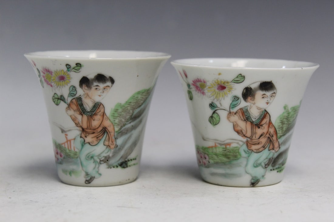 A Pair of Chinese Famille Rose Porcelain Tea Cups: A Pair of Chinese Famille Rose Porcelain Tea Cups. H 2 1/4".