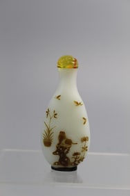Chinese Yangzhou School Brown Overlay Glass Snuff Bottle.