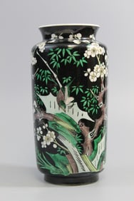 Chinese Wucai Porcelain Vase