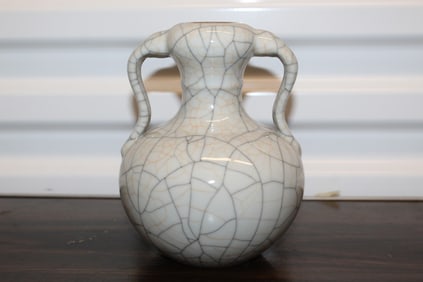 Chinese Guan Ware Porcelain Vase