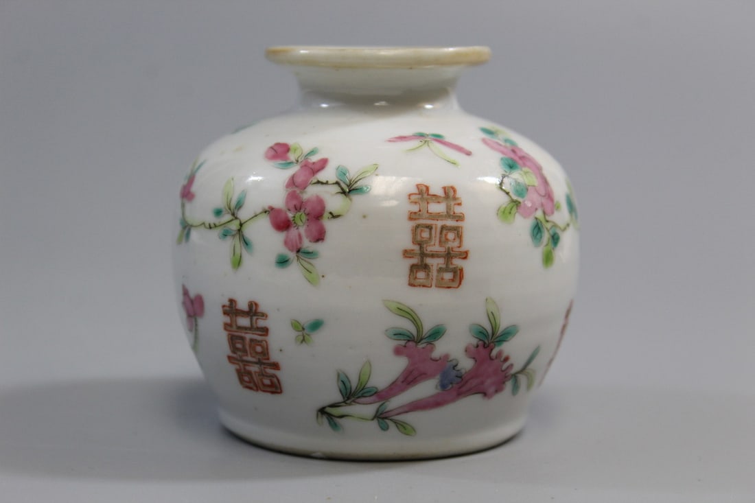 Chinese Famille Rose Porcelain Jarlet: Chinese Famille Rose Porcelain Jarlet. Diam 3". H 2.75".