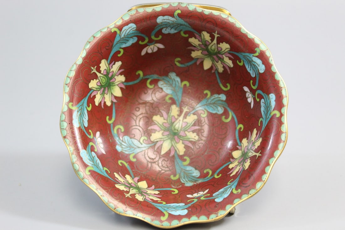 Chinese Cloisonne Bowl: Chinese Cloisonne Bowl. Diam 5". H 1.75".