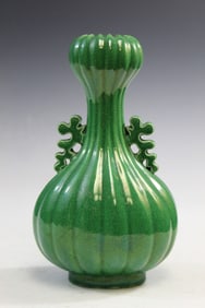 Chinese Apple Green Glazed Porcelain Garlic Mouth Vase