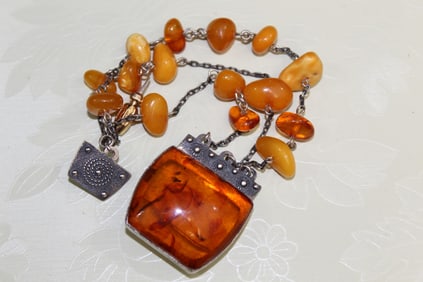 Amber Beads Pin with Pendant