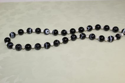 Black and White Agate Beads Necklace