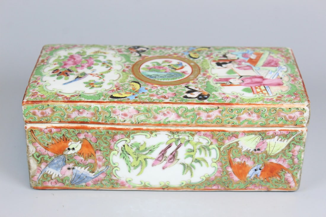 Chinese Rose Medallion Porcelain Scholar's Box: Chinese Rose Medallion Porcelain Scholar's Box. 7.25x3.5x2.75"