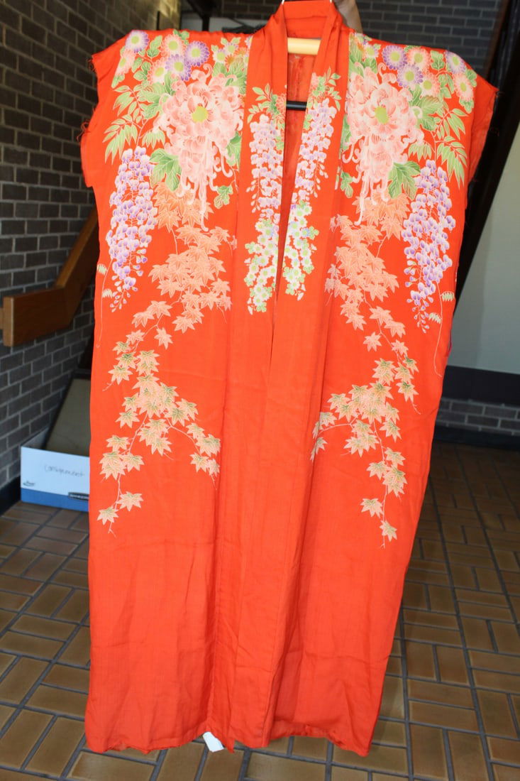 Japanese Silk Kimono without Sleeve.: Japanese Silk Kimono without Sleeve.. H 50".