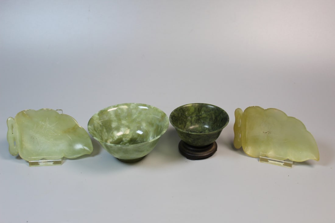 Two jade cups and two leaf shaped dishes (1 of 8)