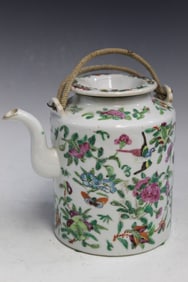 Chinese Famille Rose Porcelain Teapot with Butterflies and Flowers Decorations