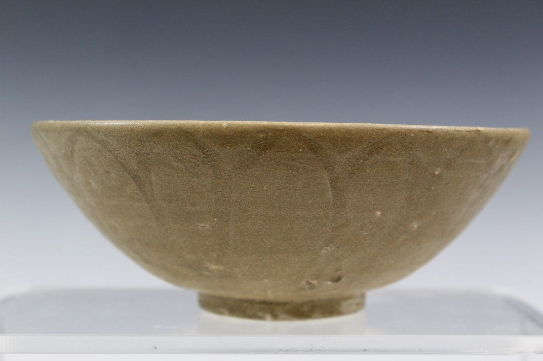 Chinese Longquan Celadon Bowl: Chinese Longquan Celadon Bowl. Song Dynasty. Diam 6".