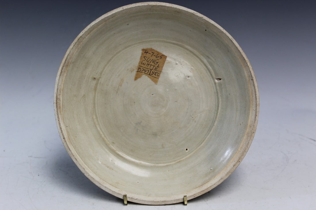 Chinese Song Dynasty Dish: Chinese Song Dynasty Dish. Diam 8.25".