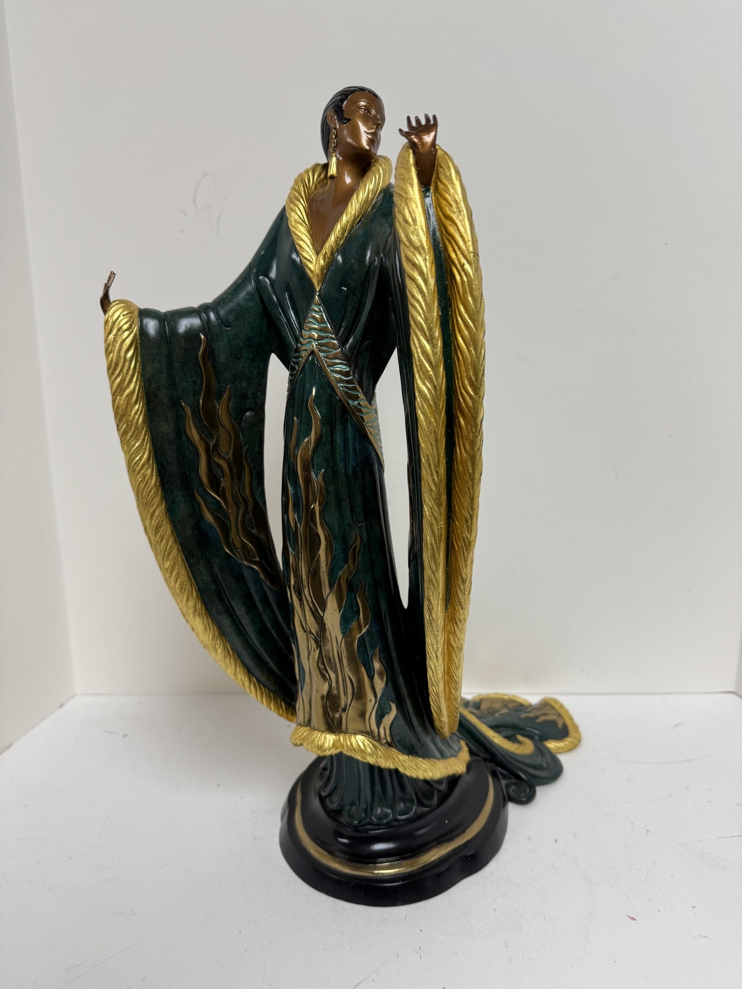 Erte "Femme de Luxe" limited edition bronze sculpture (1 of 5)