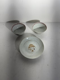 Two Chinese export porcelain cups and plate
