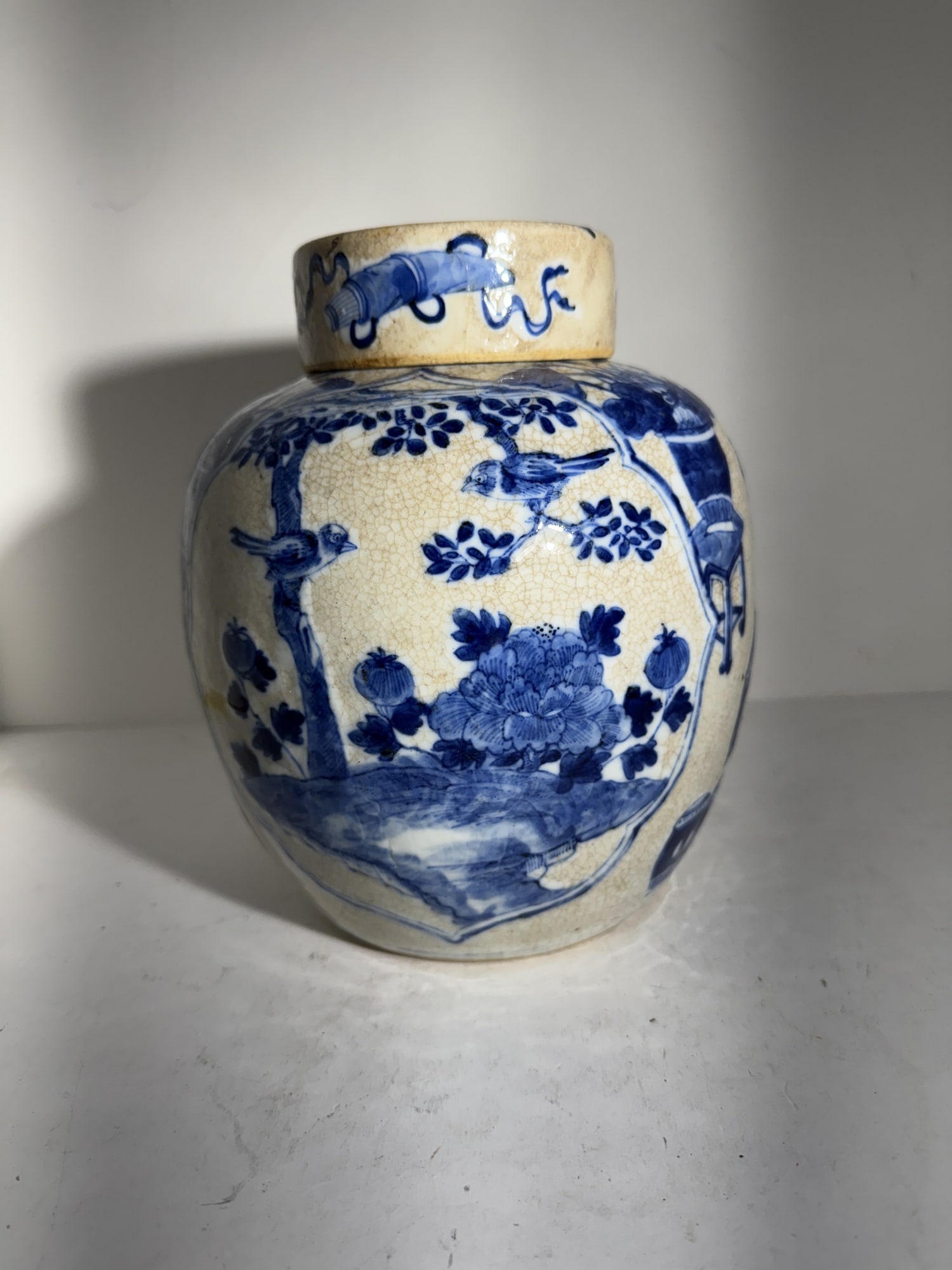Chinese blue and white porcelain ginger jar: Chinese blue and white porcelain ginger jar. Height 8"