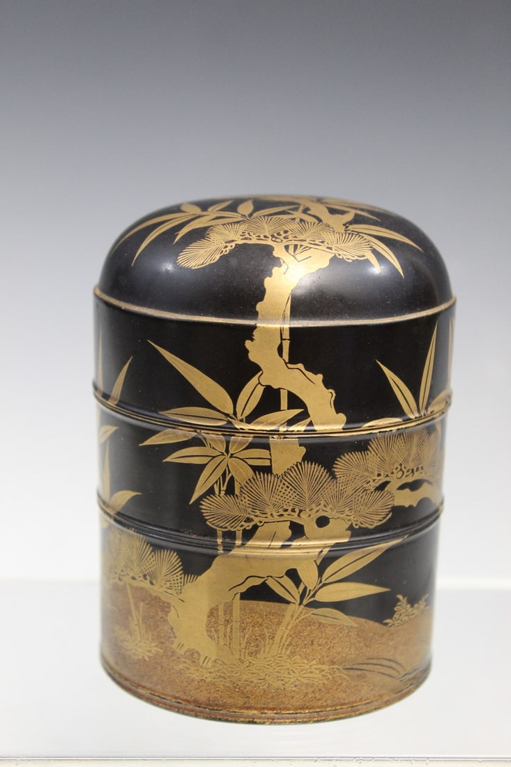 Japanese Lacquer Tea Caddy: Japanese Lacquer Tea Caddy. H 4".