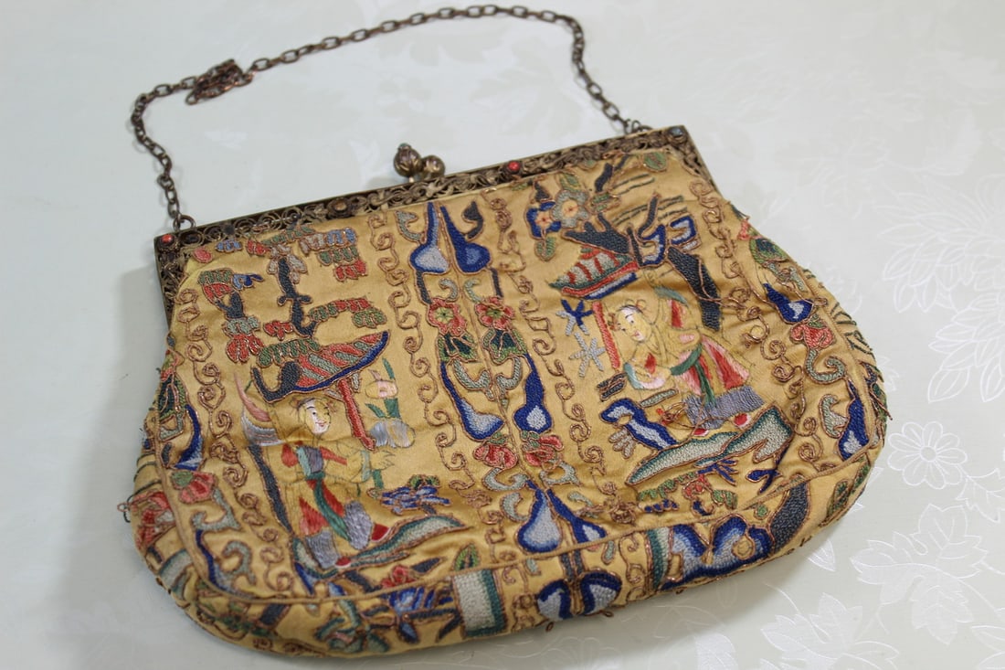 Chinese Silk Embroidery Purse (1 of 8)