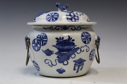 Chinese Blue and White Porcelain Covered Jar