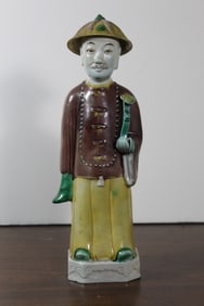Chinese Sansai porcelain court figure