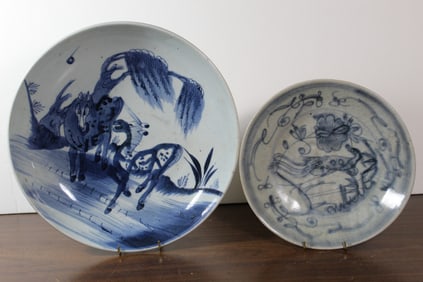 Two Chinese blue and white porcelain plates