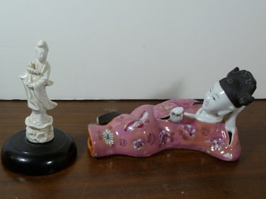 Two Chinese porcelain figures