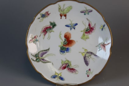 Chinese Famille Rose Porcelain Dish with Butterflies Decoration.
