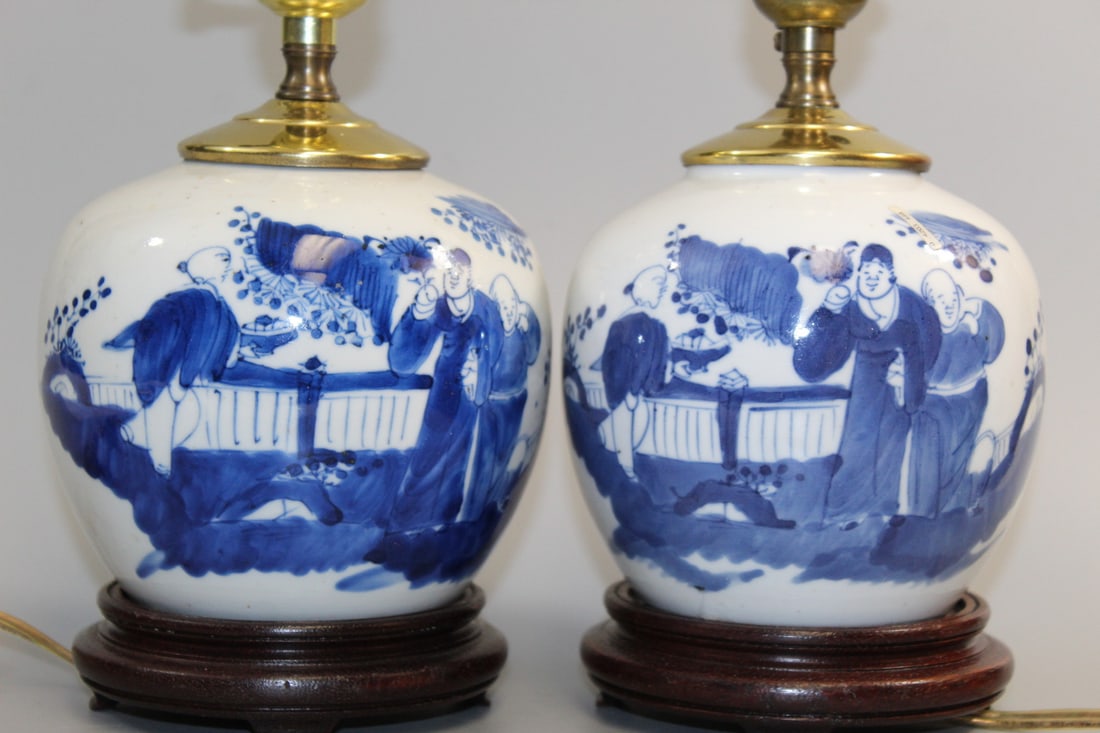 Pair of Chinese Blue and White Porcelain Jar Lamps: Pair of Chinese Blue and White Porcelain Jar Lamps. Jar H 4.5". Total H 10 ".