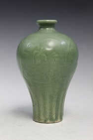 Chinese Celadon Glaze Porcelain Meiping Vase