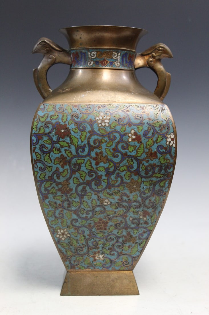 Chinese cloisonne vase, Xuande mark.: Chinese cloisonne vase, Xuande mark. Ht 12".