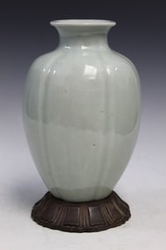 Chinese Celadon Glaze Porcelain Vase with Incised Flowers Decorations.