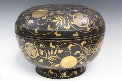 Large Japanese lacquered Box