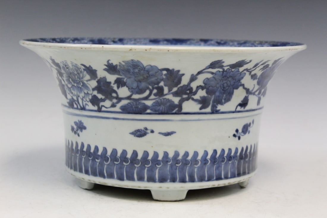 Chinese Blue and White Porcelain Planter (1 of 8)