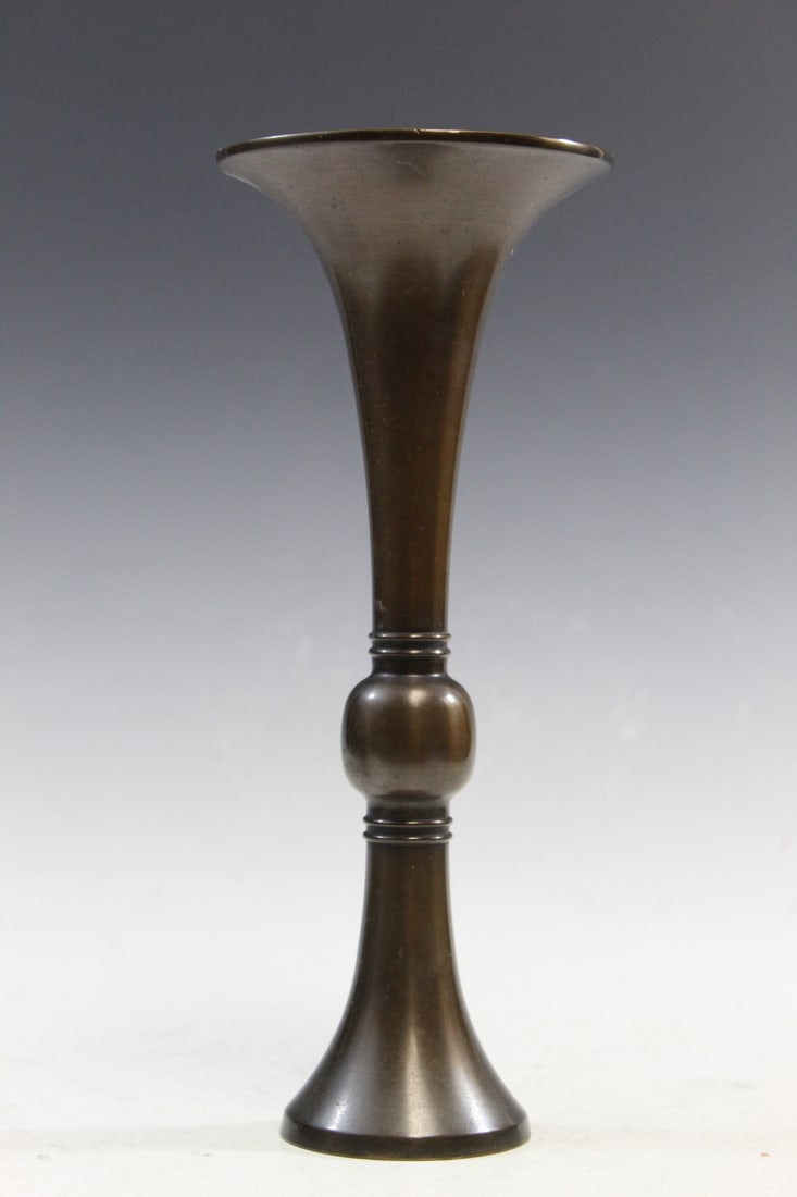 Chinese Bronze Gu Vase (1 of 7)