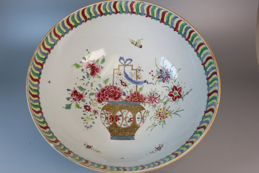 Chinese Export Style Porcelain Punch Bowl (1 of 9)
