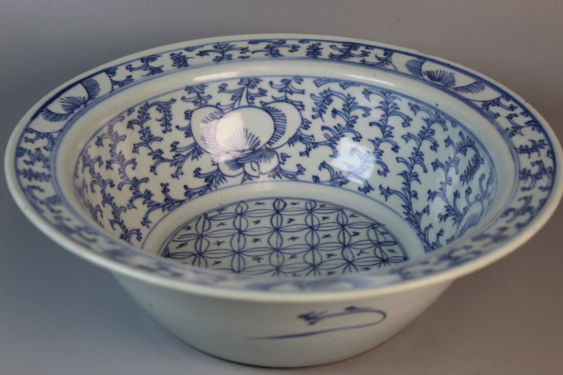 Chinese Blue and White Porcelain Basin (1 of 6)
