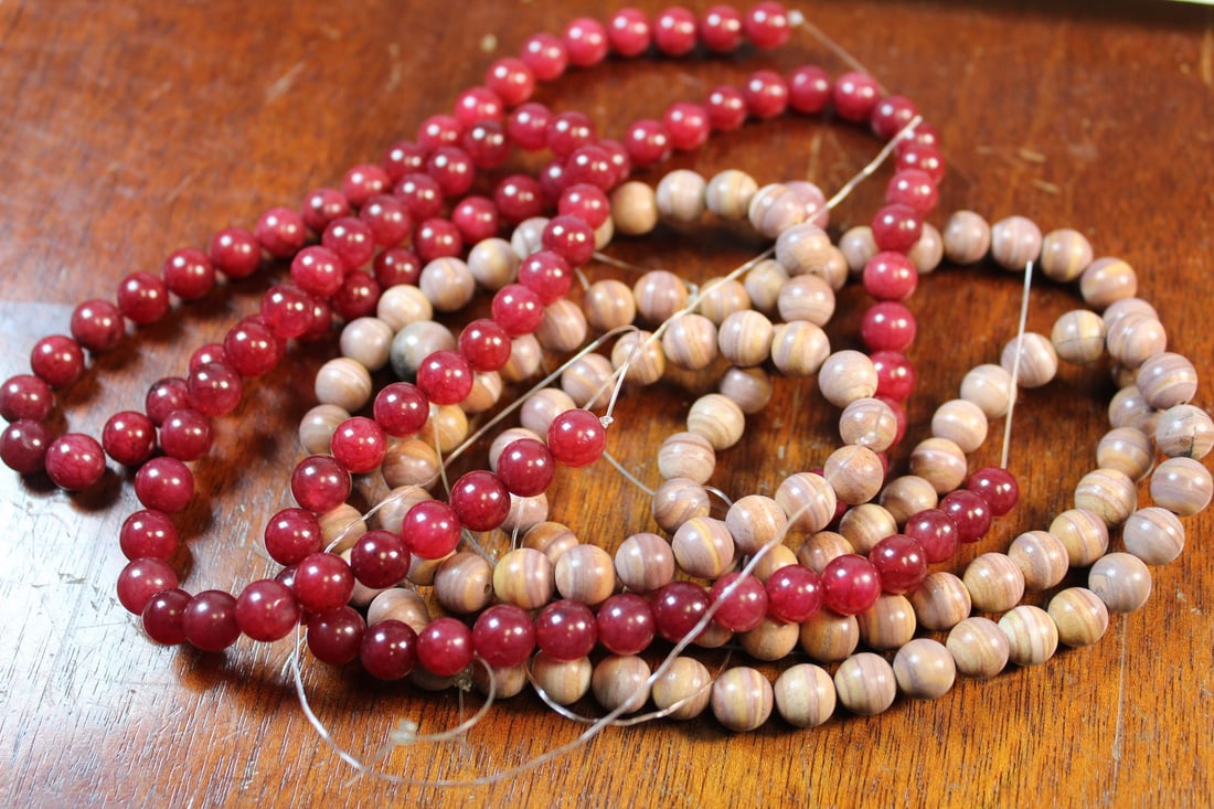 Marble Color and Red Beads: Marble Color and Red Beads. Diam 0.5"