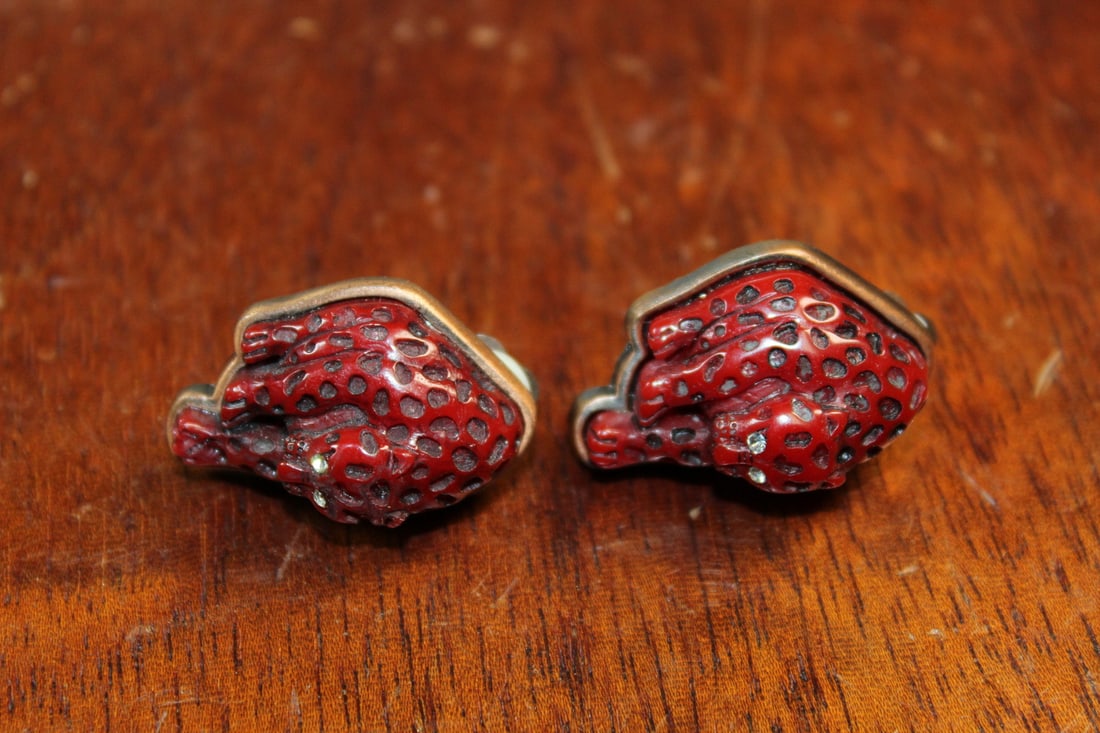Pair of Jaguar Clip Earrings: Pair of Jaguar Clip Earrings. L 1.5".