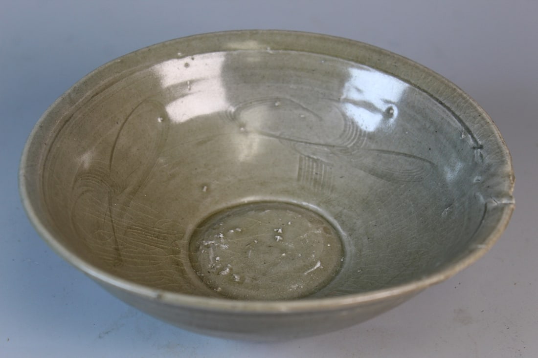Chinese Celadon Glazed Bowl with Incised Flower Decoration (1 of 8)