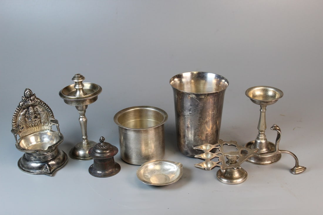 Group of Silver Items: Group of Silver Items. Tallest H 4". 512.8 g.