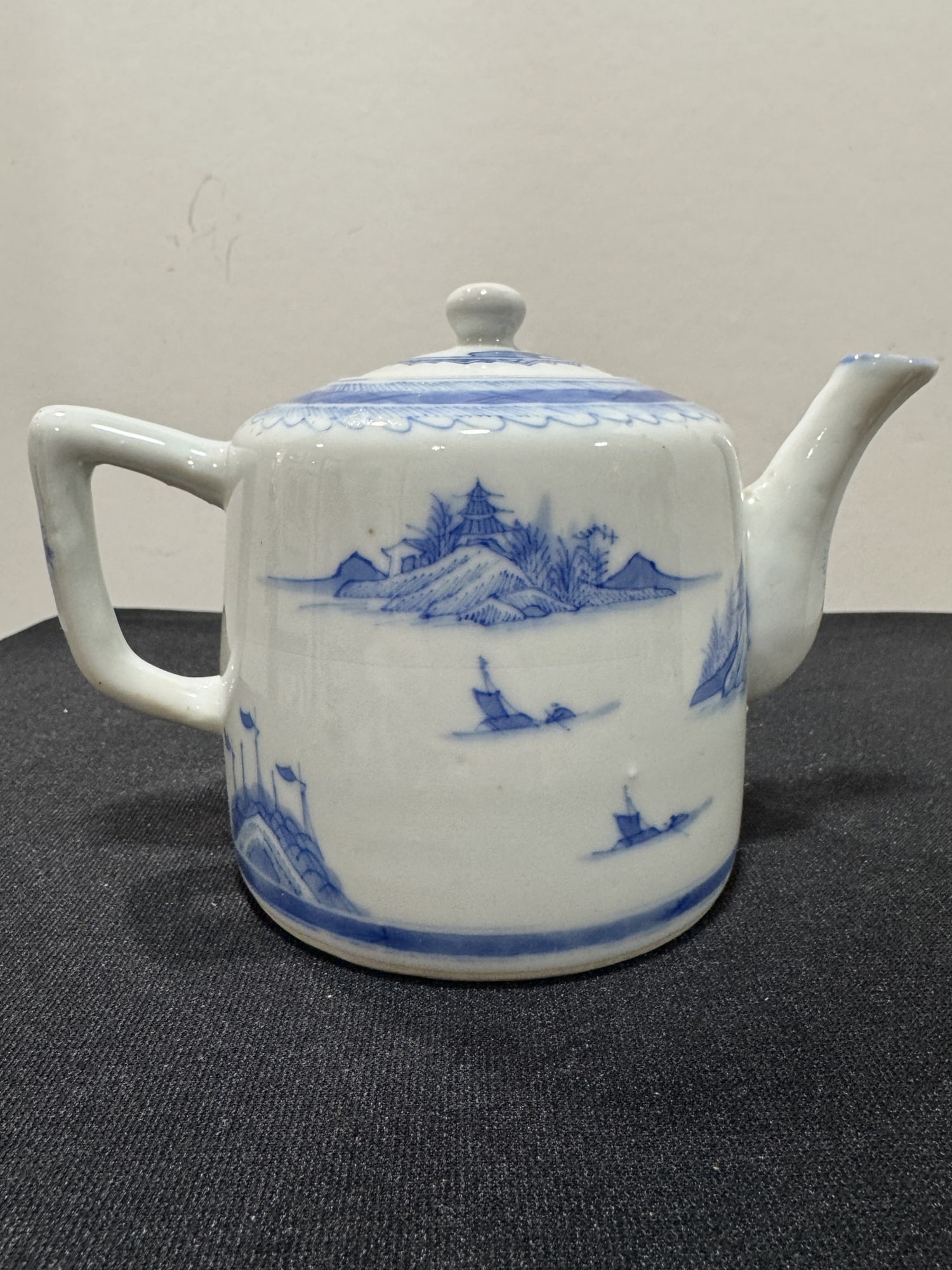 Chinese blue and white porcelain teapot (1 of 4)