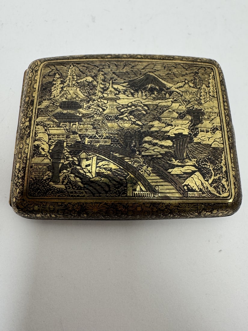 Japanese komai cigarette case with intricate details, Meiji period (1 of 4)