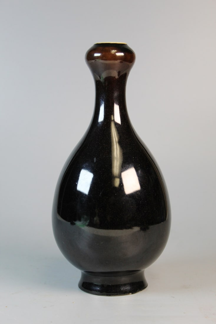 Chinese Dark Glazed Porcelain Garlic-mouth Vase: Chinese Dark Glazed Porcelain Garlic-mouth Vase.