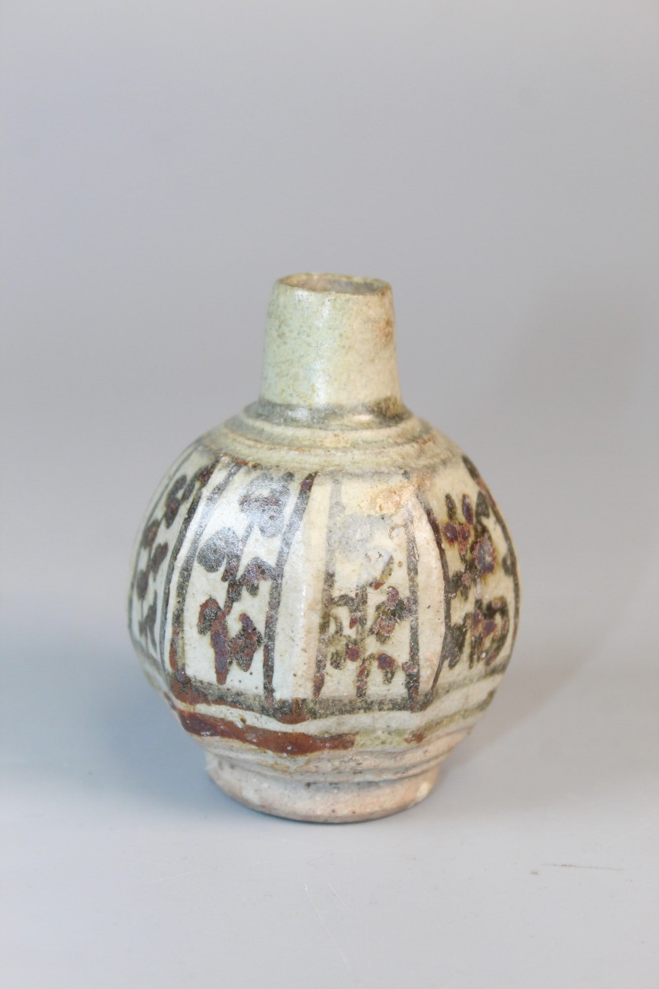 Sawankhalok Pottery Jarlet (1 of 7)