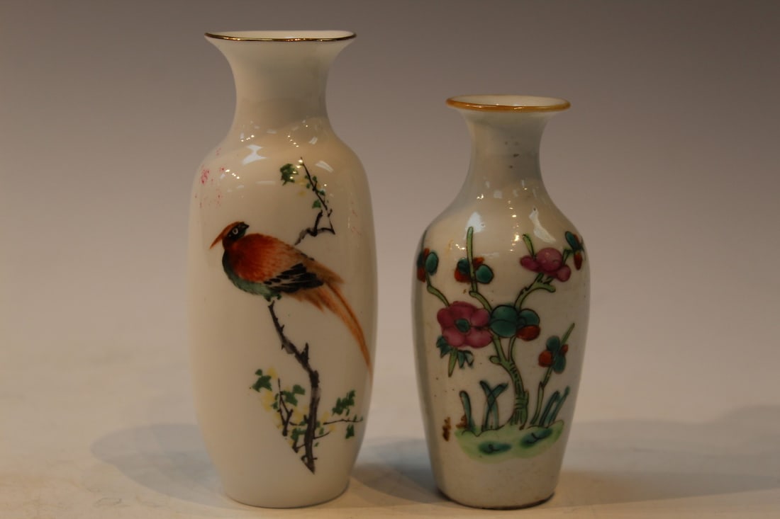 Two Small Chinese Porcelain Vases (1 of 7)