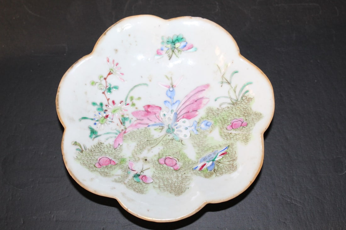 Chinese Famille Rose Porcelain Dish: Chinese Famille Rose Porcelain Dish. Diam 6.5".