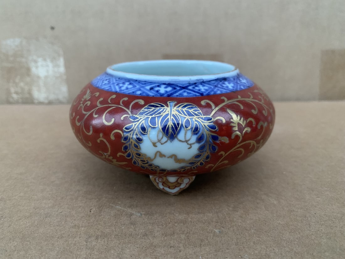 Chinese porcelain incense burner (1 of 5)
