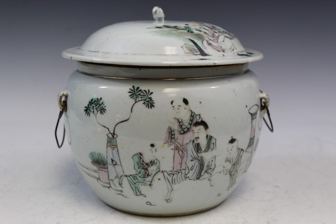 Chinese Famille Rose Porcelain Jar: Chinese Famille Rose Porcelain Jar. Diam 7.5", H 7.5".