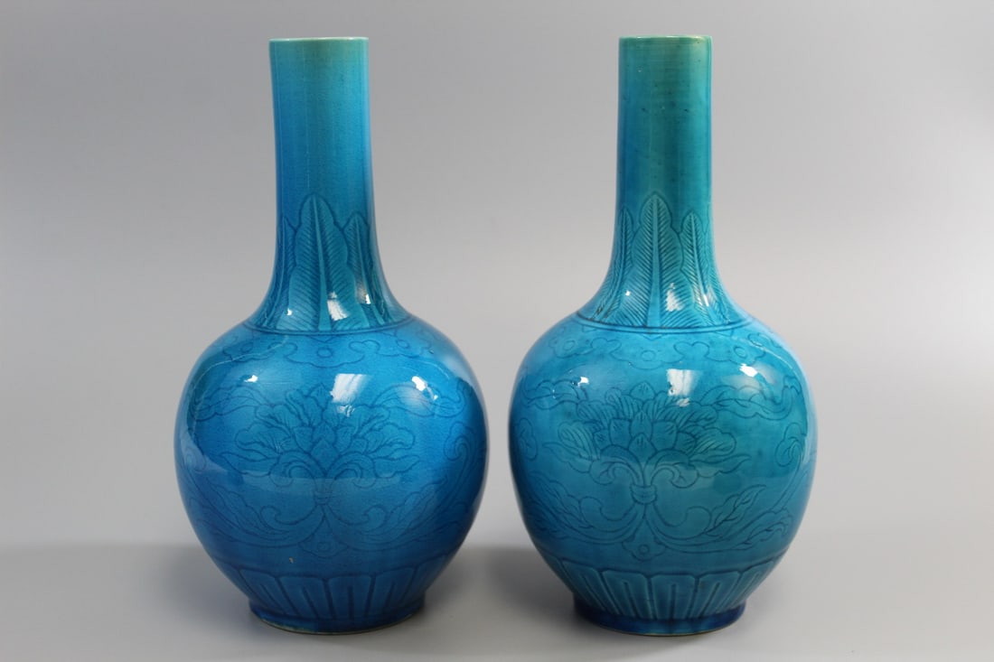 Pair of Chinese turquoise glazed porcelain vases (1 of 9)