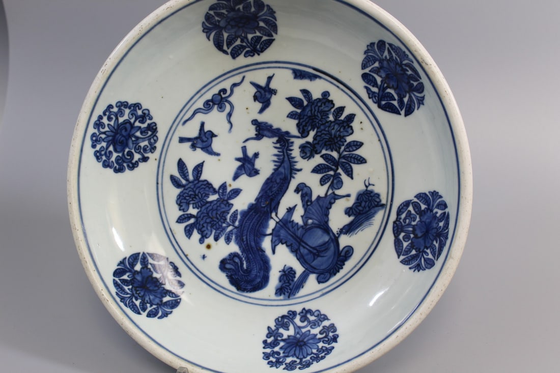 Chinese blue and white porcelain bowl, Ming Dynasty. (1 of 9)